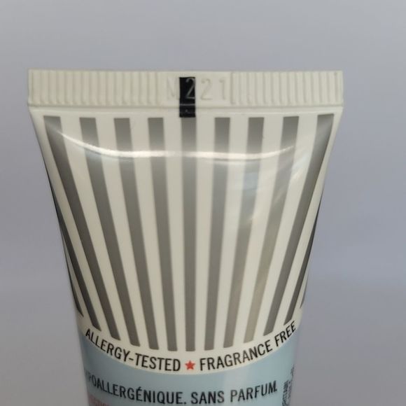 FAB • First Aid Beauty • Ultra Repair Cream Hydration for Parched Skin - 1 fl oz - Picture 4 of 5